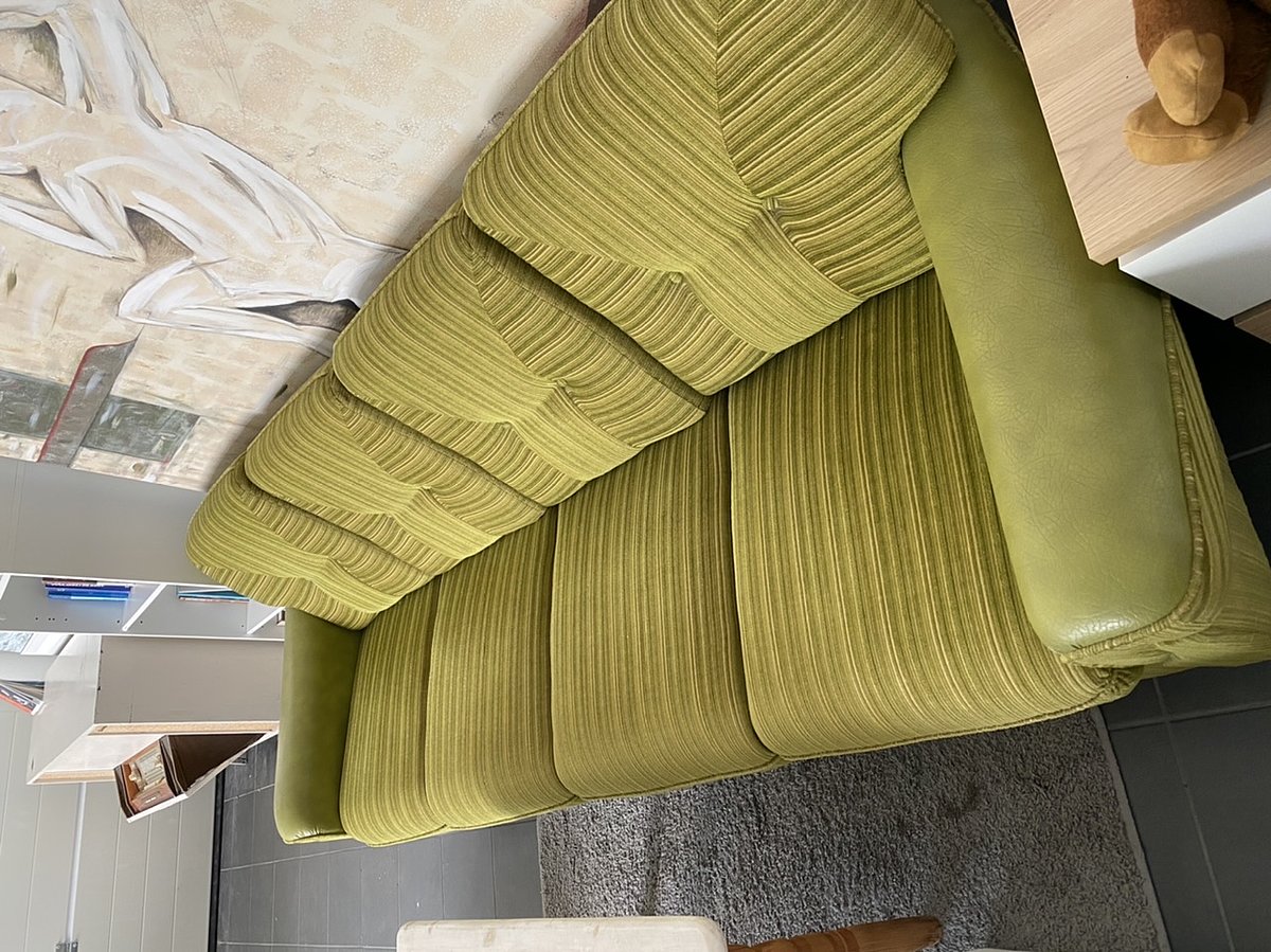 Grünes Sofa