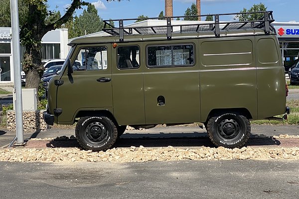 UAZ Geländebus 4x4 TROPHY