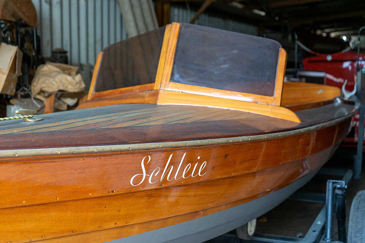 kleines Holzboot