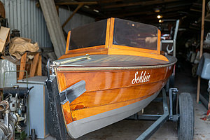 kleines Holzboot