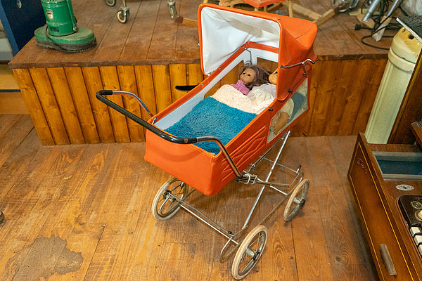 Puppenwagen DDR