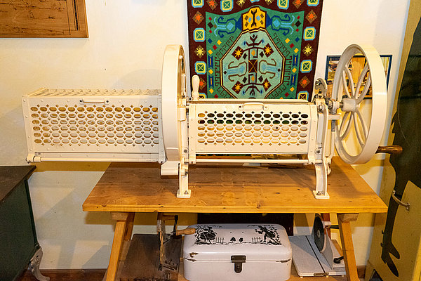 historische Brotschneidemaschine
