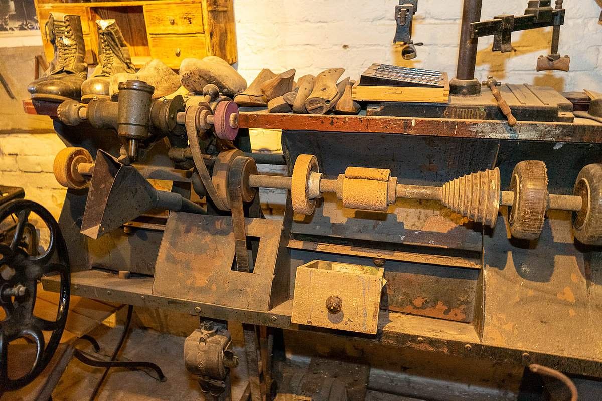 Ausputzmaschine (Schuhmacher) um 1920